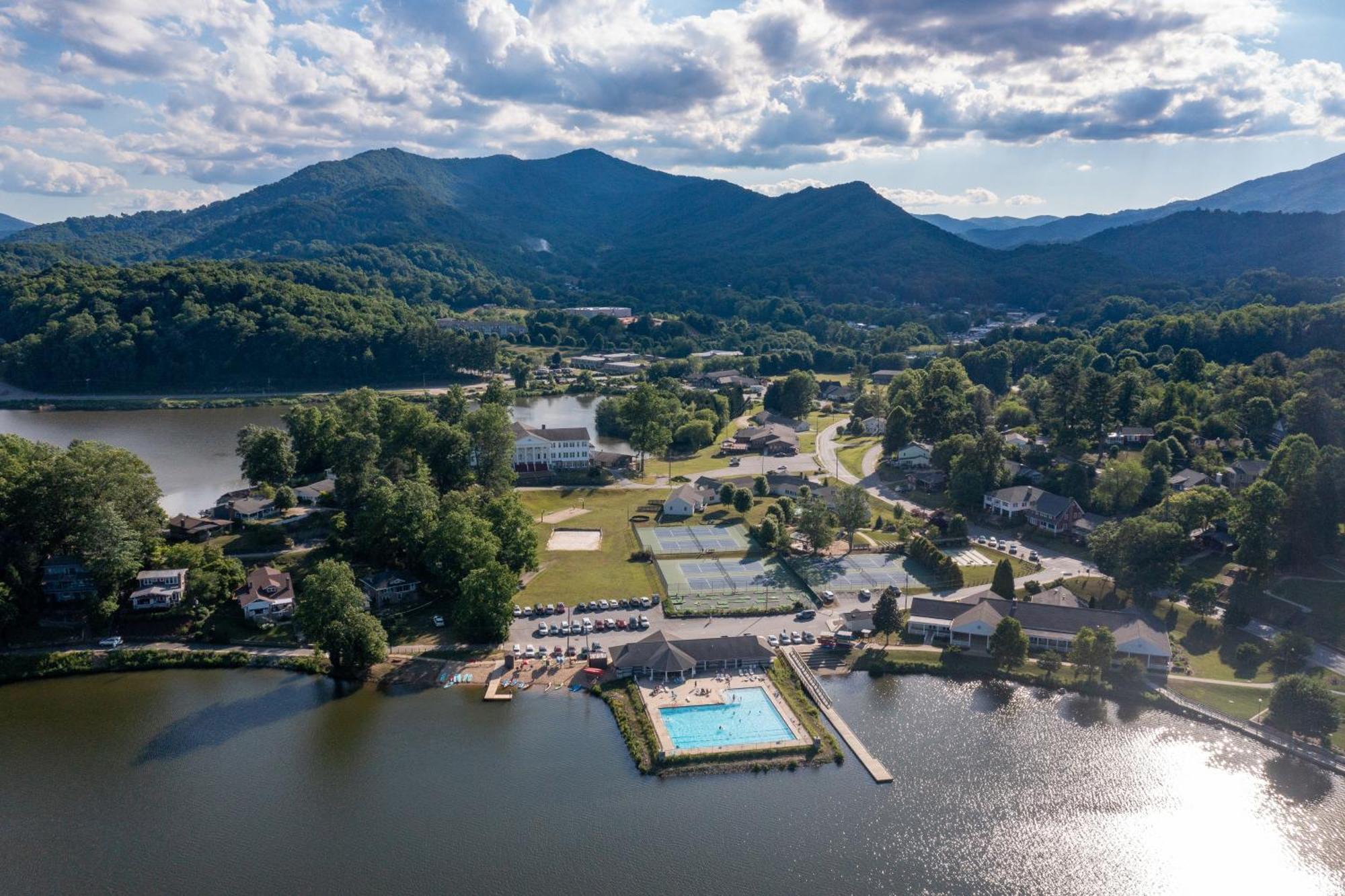English Roses Lake Junaluska المظهر الخارجي الصورة